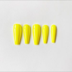 “Monarch Yellow” Press On Nails